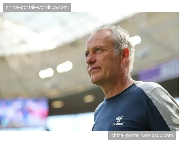 战术板动态：弗赖堡主帅施特赖希暗示将变阵三中卫应对拜仁